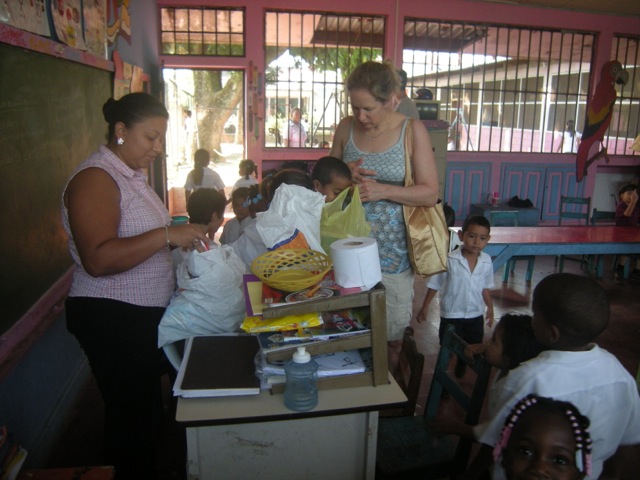 Jennifer Volunteer In La Ceiba Honduras 02