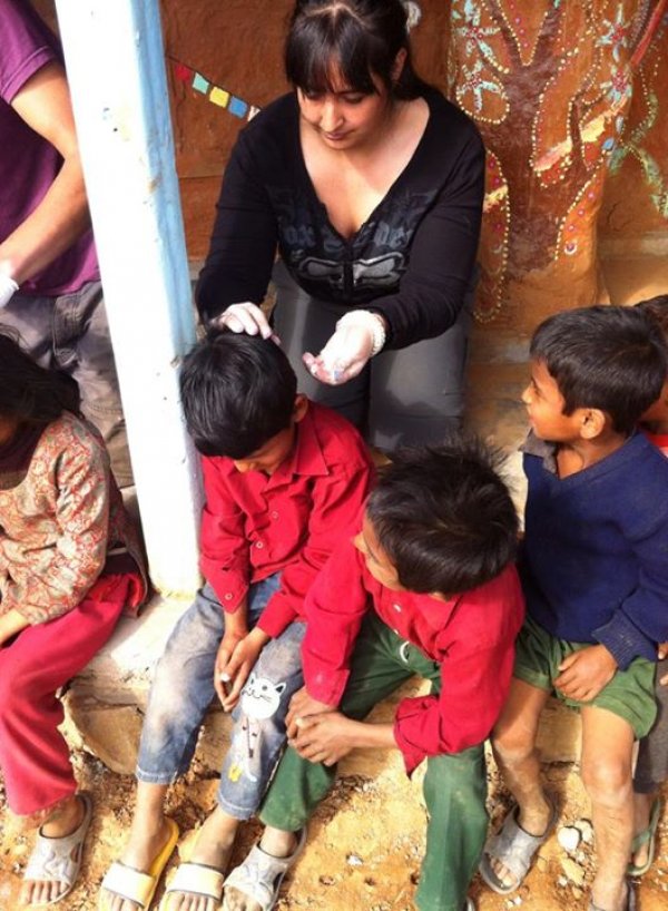 https://www.abroaderview.org/images/feedback/2015/review-marilyn-buchanan-volunteer-kathmandu-nepal-woman