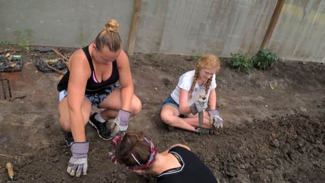 Review Volunteer Tara Barney in Belize at the Orphanage teaching program