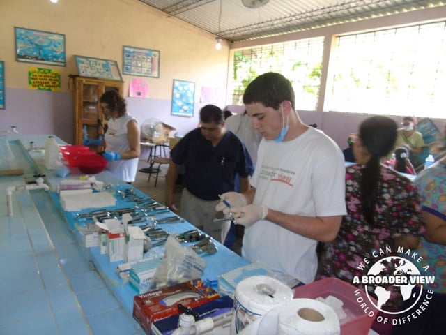 Review Adam Grobart Volunteer in Honduras La Ceiba at the Dental program