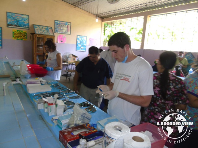 Review Adam Grobart Volunteer in Honduras La Ceiba at the Dental program