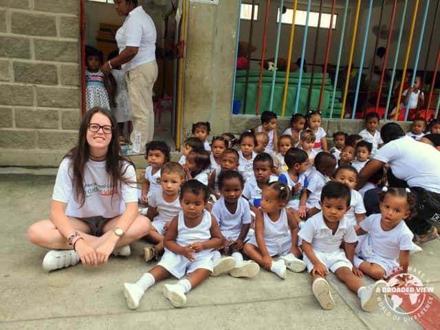 Review Elizabeth Halley-Stott & Tessa Duff (UK) Volunteers in Colombia Cartagena Child Care