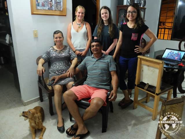 Review Elizabeth Halley-Stott & Tessa Duff (UK) Volunteers in Colombia Cartagena Child Care