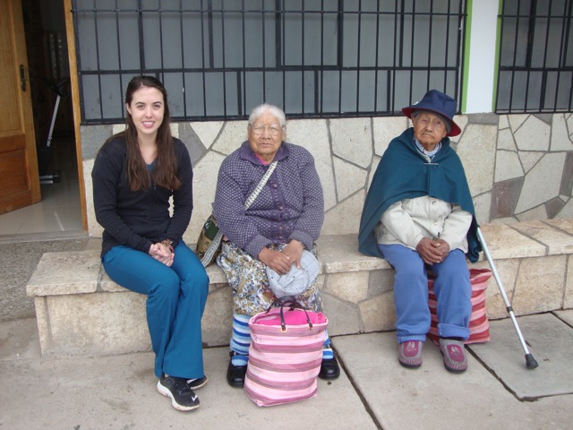 Review Volunteer Carly Humphrey Peru Cusco Elderly Care center Program (Physical Therapy)