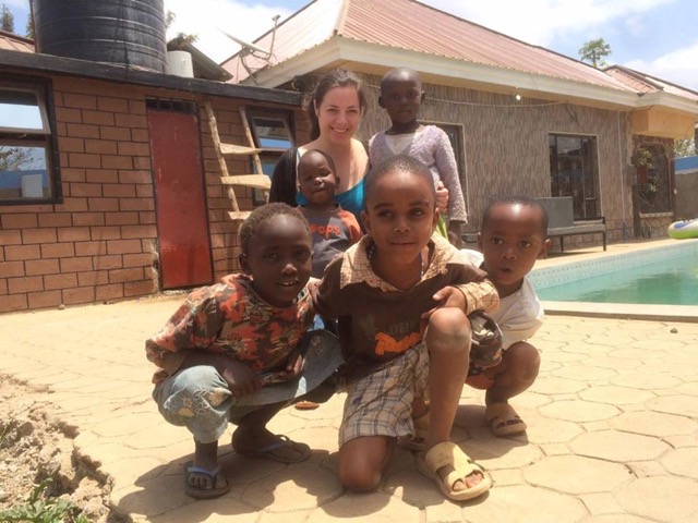 Review Volunteer Rachel Wright in Tanzania Arusha at the medical and orphanage program.