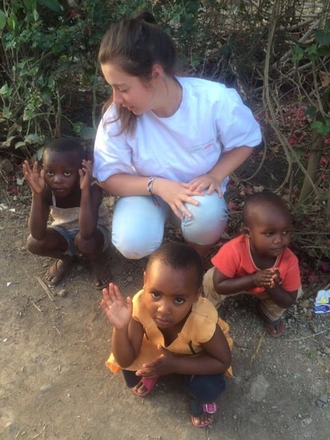 Review Volunteer Rachel Wright in Tanzania Arusha at the medical and orphanage program.