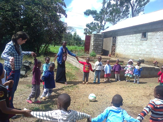 Review Volunteer Rachel Wright in Tanzania Arusha at the medical and orphanage program.