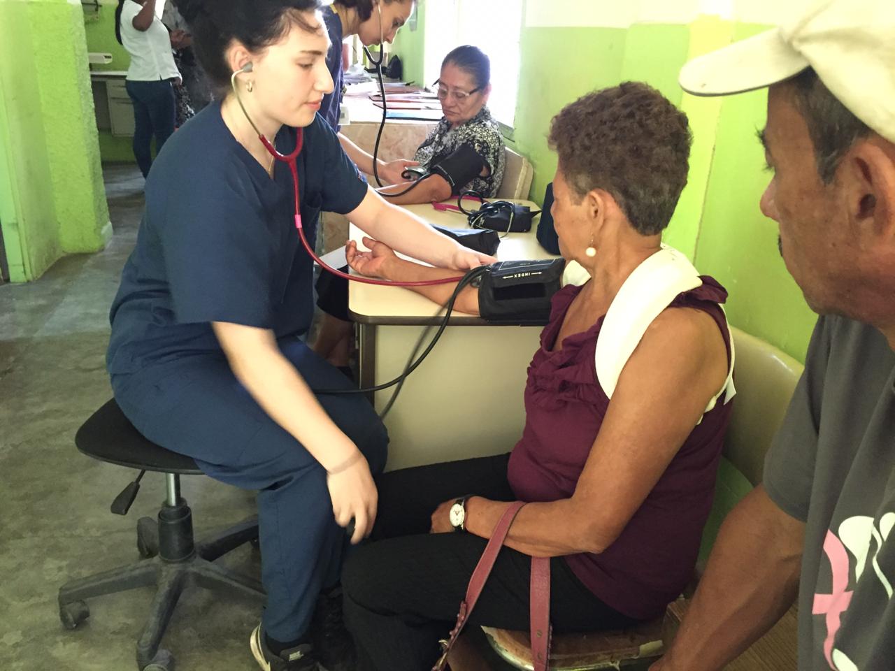 Volunteer Honduras La Ceiba Review Kira Wolpow Premed program