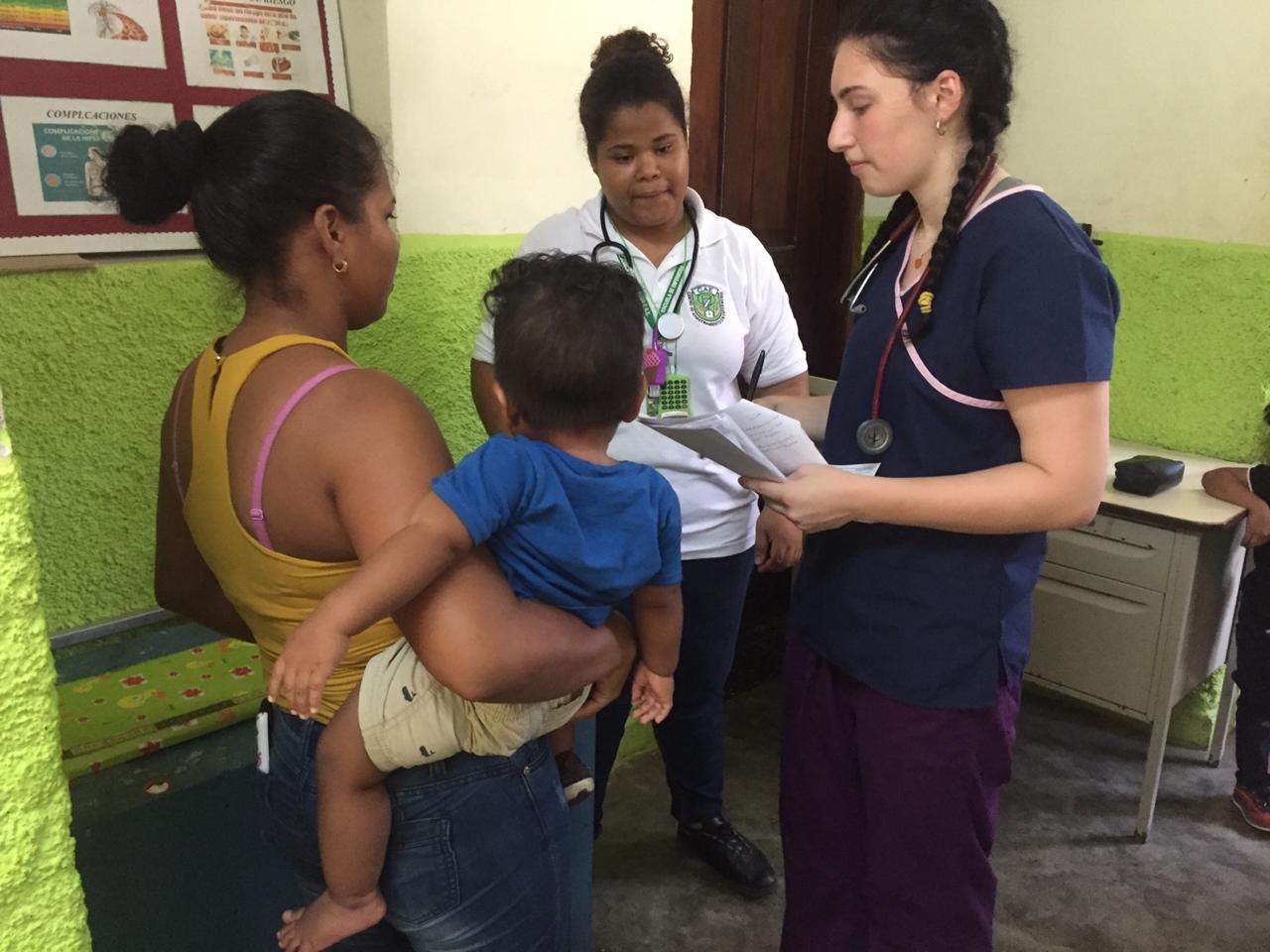 Volunteer Honduras La Ceiba Review Kira Wolpow Premed program