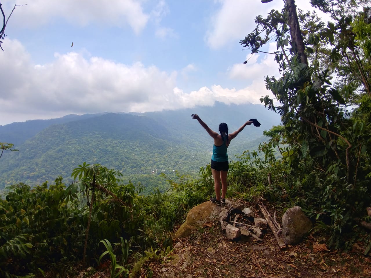 Volunteer Honduras La Ceiba Review Kira Wolpow Premed program