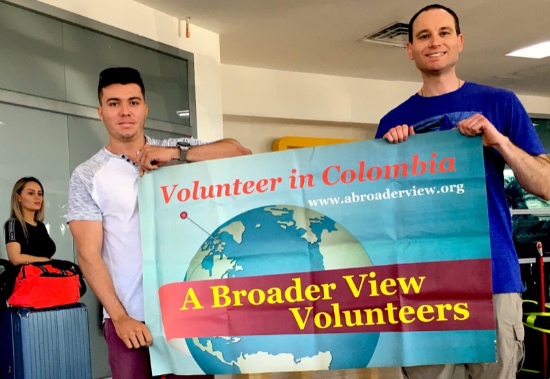 volunteer colombia review keith teaching 01